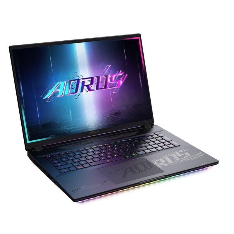 GIGABYTE AORUS MASTER 18 BYHC5DED65SP, 2 TB 32 GB